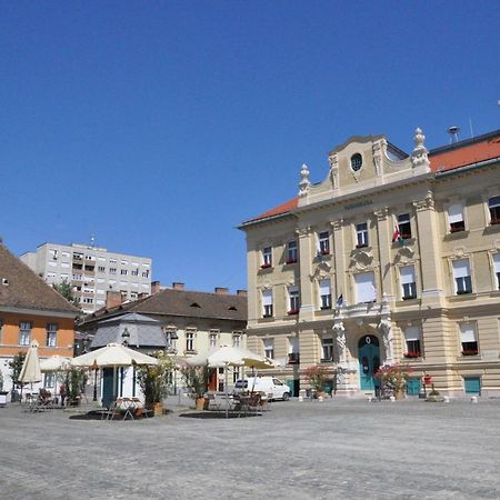 Stylish Historic Flat For 4 In Heart Of Oldbuda Budapeşte Dış mekan fotoğraf