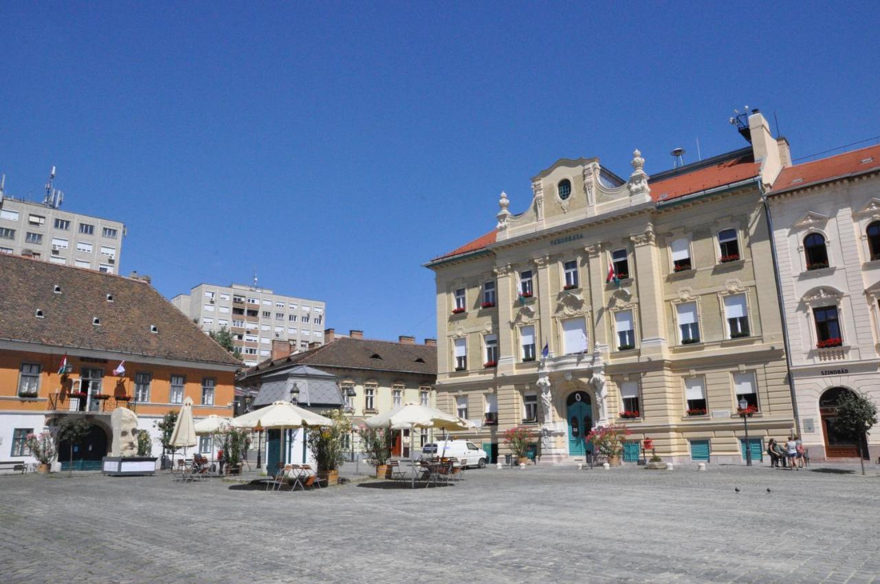 Stylish Historic Flat For 4 In Heart Of Oldbuda Budapeşte Dış mekan fotoğraf