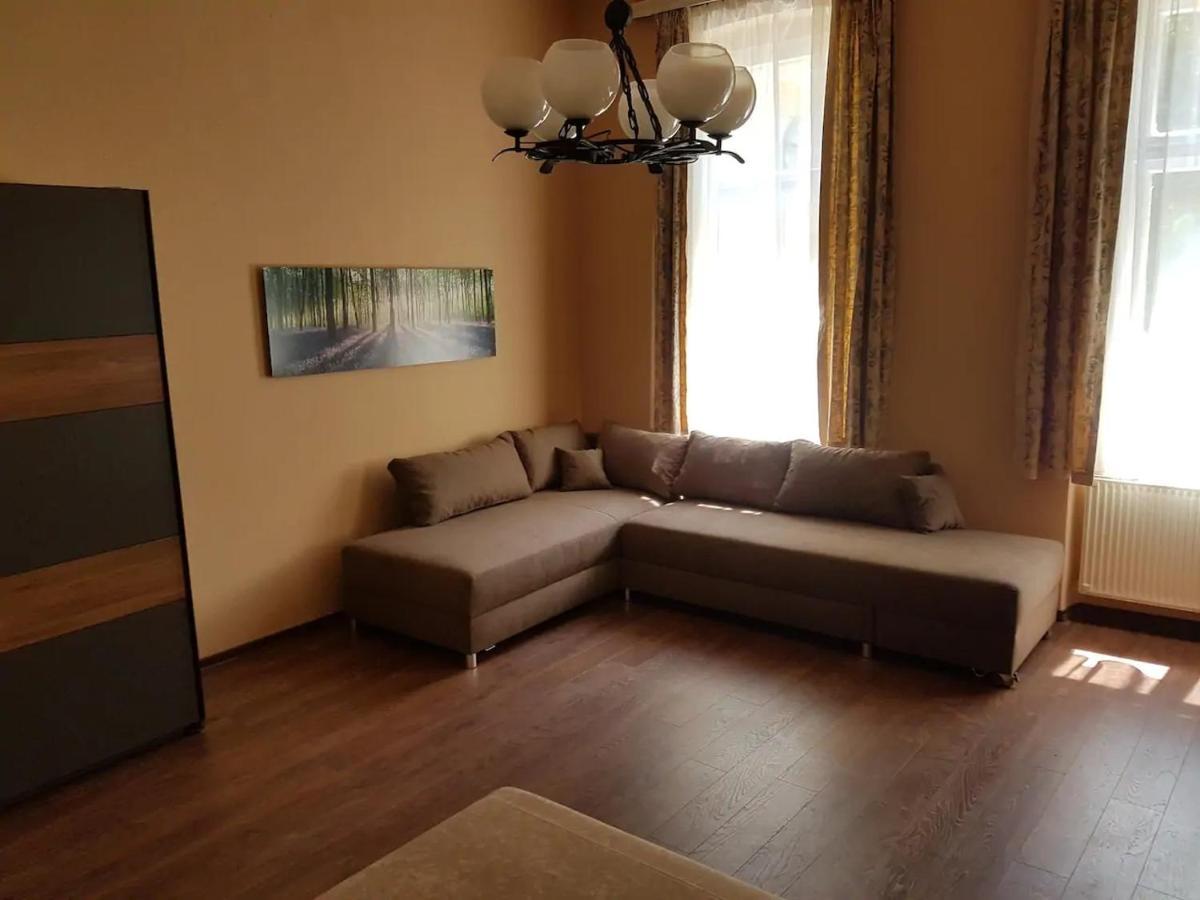 Stylish Historic Flat For 4 In Heart Of Oldbuda Budapeşte Dış mekan fotoğraf