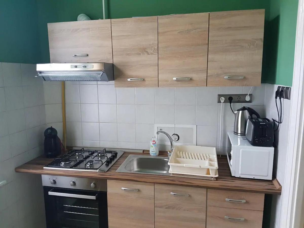 Stylish Historic Flat For 4 In Heart Of Oldbuda Budapeşte Dış mekan fotoğraf