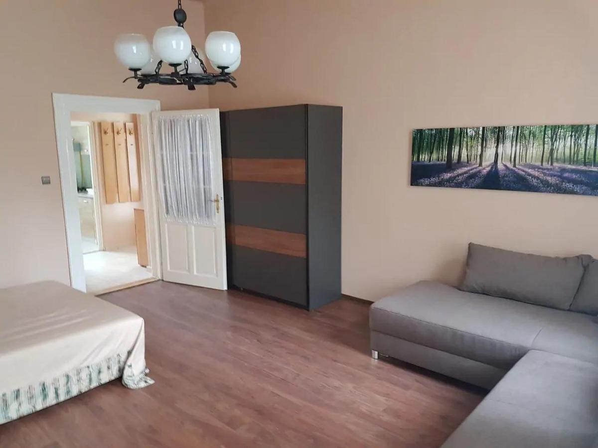Stylish Historic Flat For 4 In Heart Of Oldbuda Budapeşte Dış mekan fotoğraf