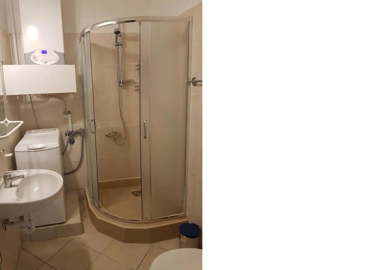 Stylish Historic Flat For 4 In Heart Of Oldbuda Budapeşte Dış mekan fotoğraf